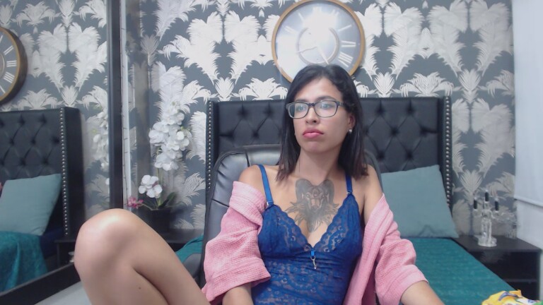 EmilyLoperaa's Streamate show and profile