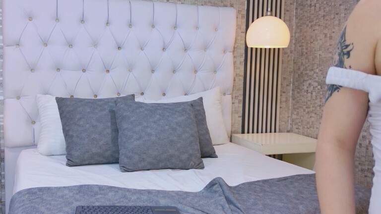 ElectrahRousse's Streamate show and profile