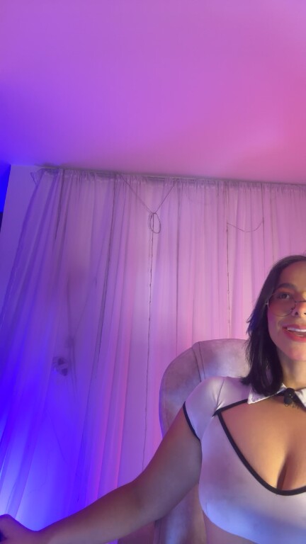Imleana's Streamate show and profile