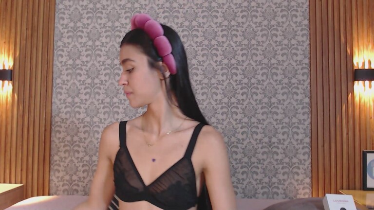 Charlotte_18's Streamate show and profile