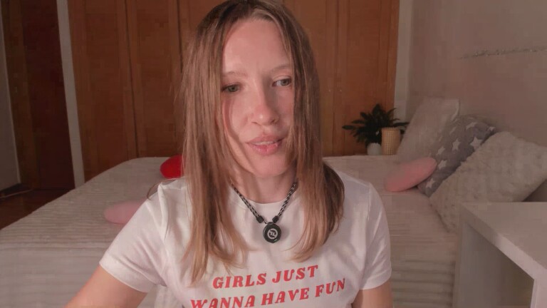 EmilyJune's Streamate show and profile