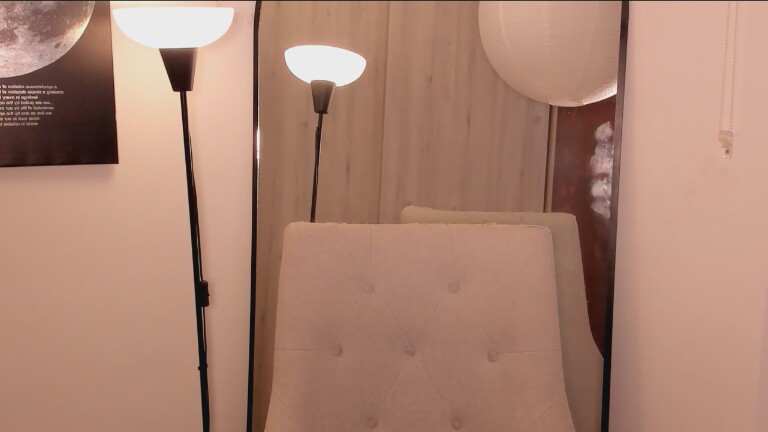 Nina_Cravizz's Streamate show and profile