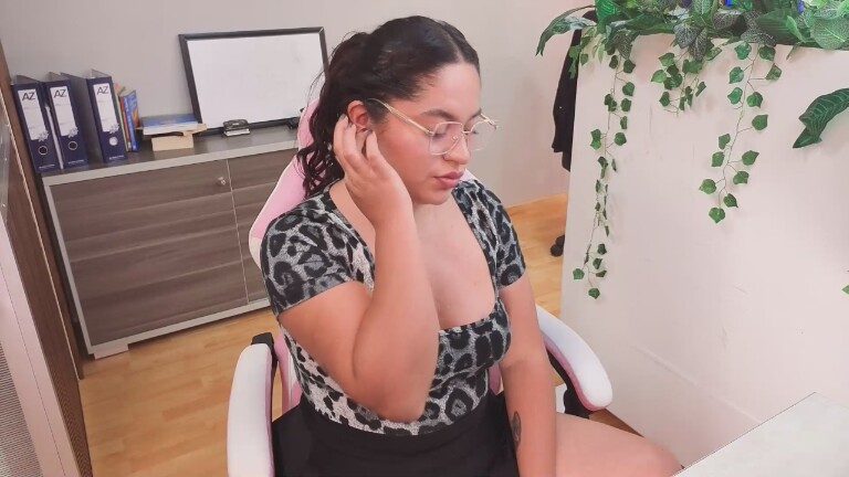 SharaThomas's Streamate show and profile