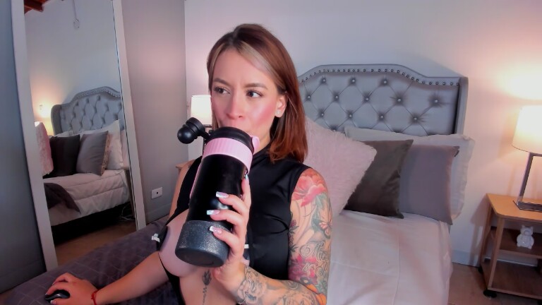 NiaMoon's Streamate show and profile