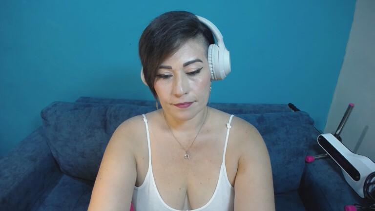 Gaby_Cutee's Streamate show and profile