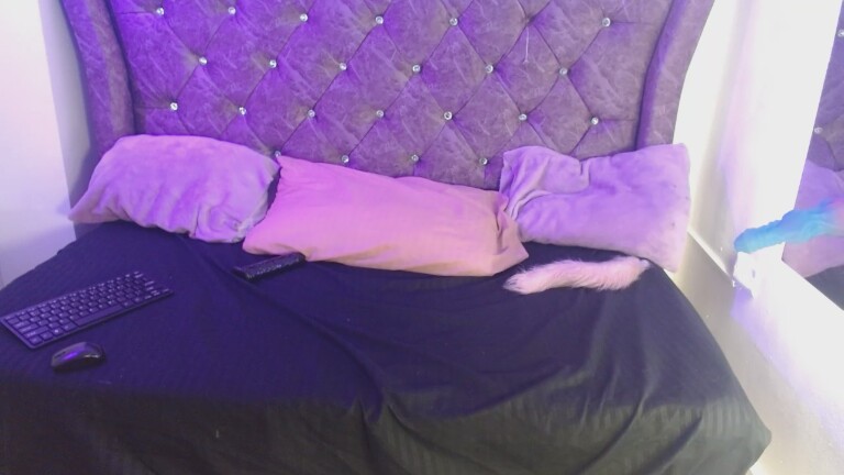 Nekone69's Streamate show and profile