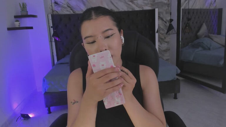 liawavy's Streamate show and profile