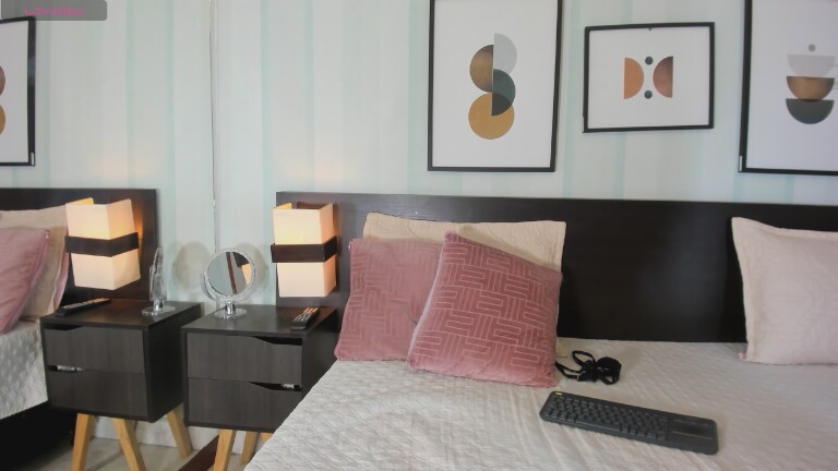 LexisWalker's Streamate show and profile