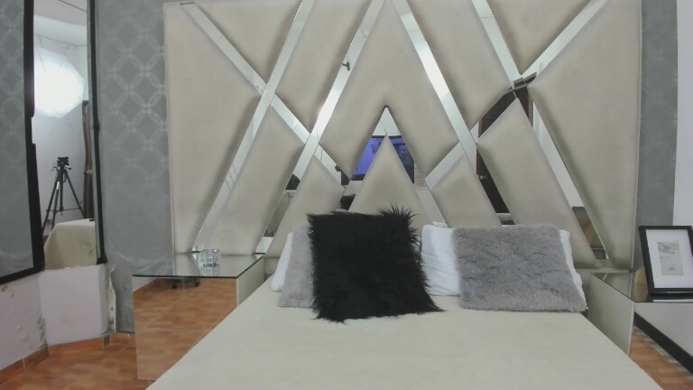 KylieGretchen's Streamate show and profile