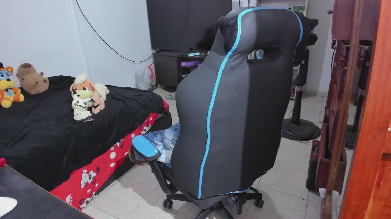 Red_Pandemonium's Streamate show and profile