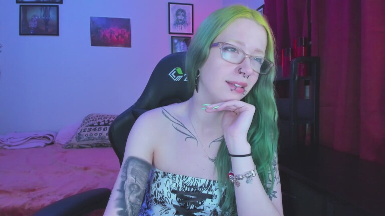 NikkiVill's Streamate show and profile