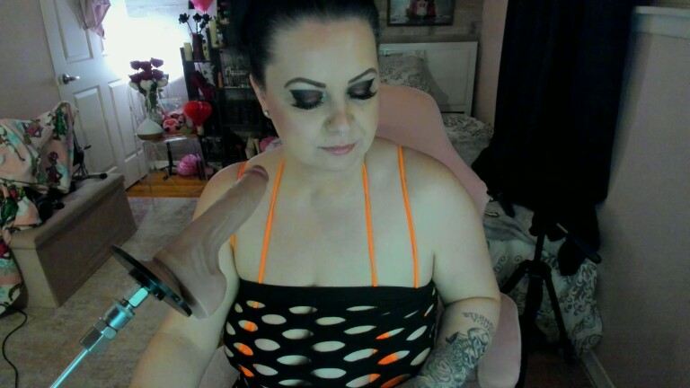 NikkiSkye's Streamate show and profile