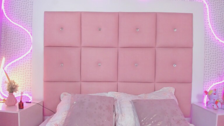 ALICECARVAJAL's Streamate show and profile