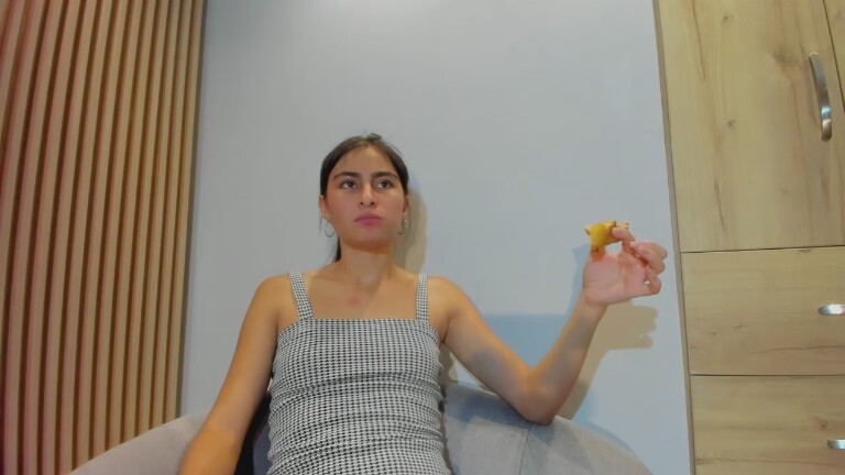 beatriz_doll's Streamate show and profile