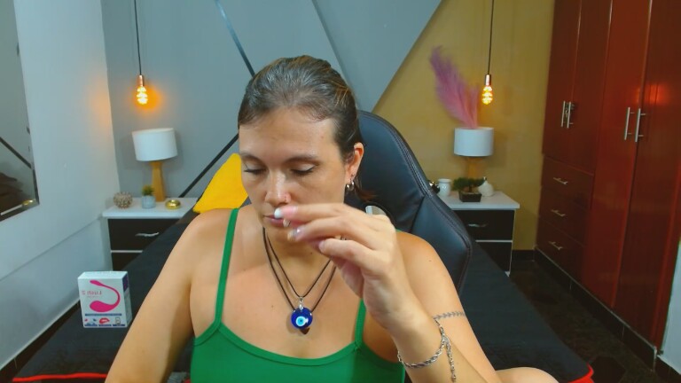 ConieMoss's Streamate show and profile